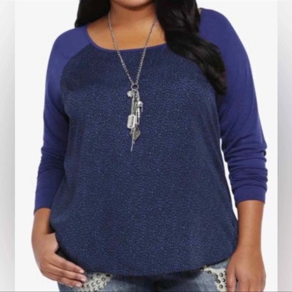 TORRID NAVY LEOPARD PRINT RAGLAN LONG SLEEVE TEE 1X